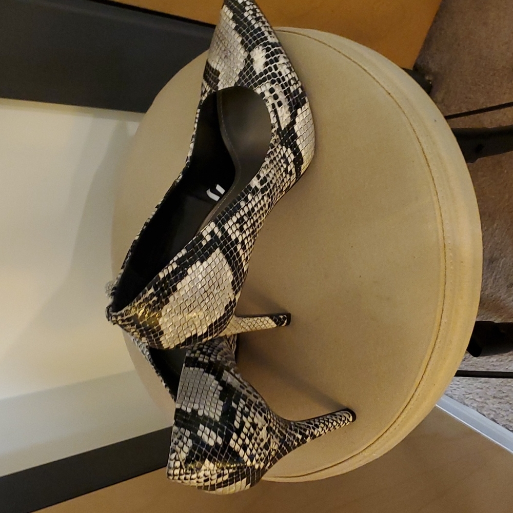 Stilleto pumps